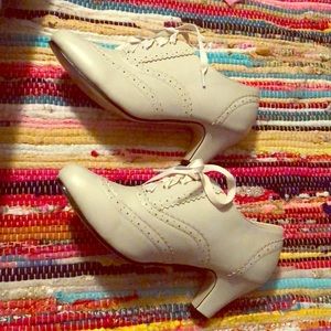NEW oxford style heels women’s 8.5